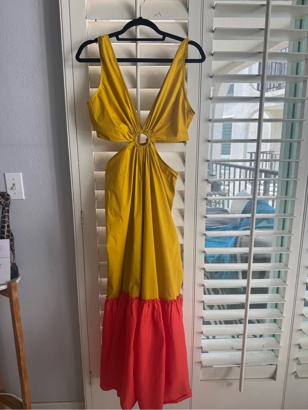 En Creme Yellow and Red Ring-Cutout Maxi Dress - Picture 7 of 14